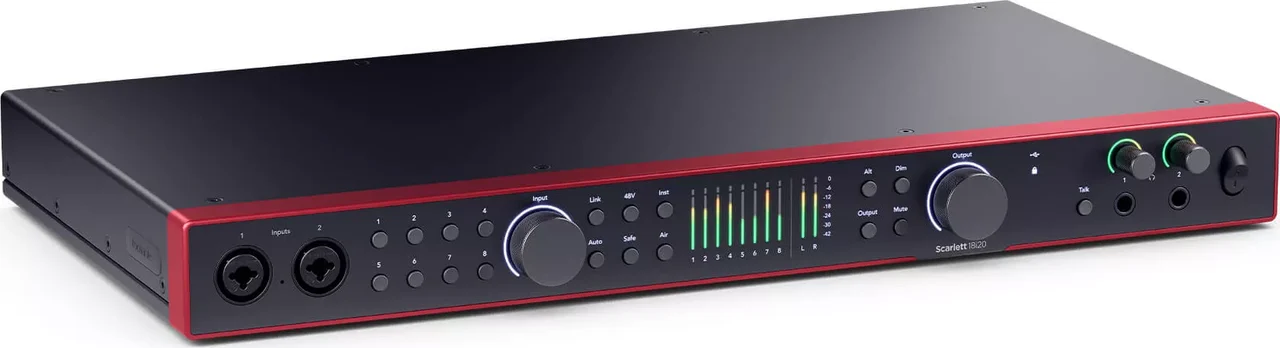 Focusrite Scarlett 18i20 4th Gen in formato rack, vista a tre quarti