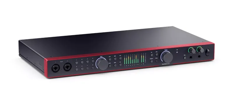 Focusrite Scarlett 18i20 4th Gen in formato rack, vista a tre quarti